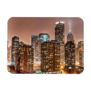Ímã A neve cai sobre a skyline na noite em Chicago