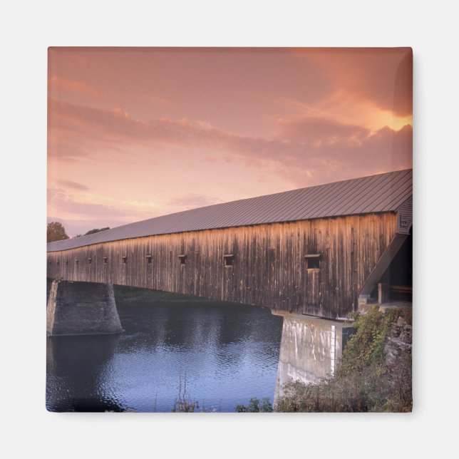 Imã A ponte coberta mais longa nos Estados Unidos (Frente)