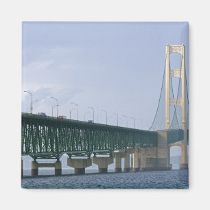 Imã A Ponte Mackinac atravessando os Estreitos de 2