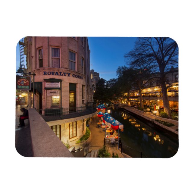 Ímã A Riverwalk No Dusk No Centro San Antonio 2 (Horizontal)