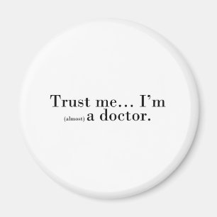 Imã "Acredite em mim... Sou (quase) médico."