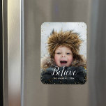 Ímã Acredite | Glitz Faux Glitter Overlay<br><div class="desc">Ímanes de fotos de feriado personalizados impressos com um modelo simples para personalização. Esta design moderna chic tem uma borda de confete falsa e texto de caligrafia na moda. O texto diz "Acredite". Personalize-o com suas fotos e adicione seu nome de família e o ano. Use as ferramentas de design...</div>