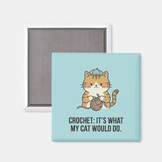 Imã Adorável Gato Ruivo de Crochê com Chapéu Azul e Bo