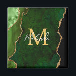 Imã Agate de mármore verde e Dourado<br><div class="desc">Este ímã apresenta um fundo de mármore elegante e glamouroso com detalhes geométricos de gemstone e sotaques dourados falsos. O monograma combina o guião manuscrito e as fontes sans serif modernas para um aspecto elegante e sofisticado. Isso fará o presente ideal, pois ele pode ser personalizado com um nome e...</div>