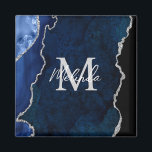 Imã Agato de mármore marinho azul e prata<br><div class="desc">Este ímã apresenta um fundo de mármore elegante e glamouroso com detalhes geométricos de gemstone e sotaques falso de brilho prateado. O monograma combina o guião manuscrito e as fontes sans serif modernas para um aspecto elegante e sofisticado. Isso fará o presente ideal, pois ele pode ser personalizado com um...</div>