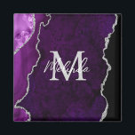 Imã Agato de mármore roxo e prateado<br><div class="desc">Este ímã apresenta um fundo de mármore elegante e glamouroso com detalhes geométricos de gemstone e sotaques falso de brilho prateado. O monograma combina o guião manuscrito e as fontes sans serif modernas para um aspecto elegante e sofisticado. Isso fará o presente ideal, pois ele pode ser personalizado com um...</div>