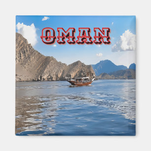 Imã Águas de Serene Omani e montanhas majestosas