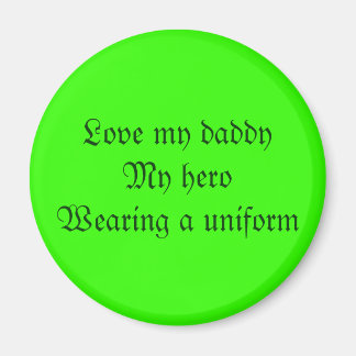Imã Ame o meu paiMeu heróiUsando um uniforme