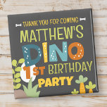 Imã Aniversário do Modern Cute Dino Dinosaur Kid Obrig<br><div class="desc">Composto por tipografia manuscrita em sans serif divertida; dinossauros T-REX bonitos no fundo Este é projetado por Fornecimentos de Partido Selecionado,  exclusivo para Zazzle. Disponível aqui: http://www.zazzle.com/store/selectpartysupplies</div>