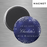 Imã Aniversário marinho azul-prata nome da relva<br><div class="desc">Para um aniversário de 18 anos (ou qualquer idade). Fundo azul marinho,  a cor azul é irregular. Decorado com falso brilho prateado. Personalizar e adicionar uma data,  nome e idade/evento. Cartas brancas. Pode ser usado como manutenção,  favor do partido ou como um Salvar a Data para seus convidados.</div>