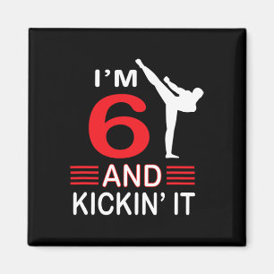 Imã Aniversário Oferta de Artes Marciais Oferece Garot