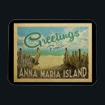 Ímã Anna Maria Island Magnet Beach Viagens vintage<br><div class="desc">Esta design do cartão postal de Anna Maria Island apresenta uma praia arenosa com uma bela água turquesa oceânica e acima do mar,  um céu azul com nuvens brancas e onduladas. No estilo viagens vintage.</div>