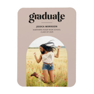 Ímã Anúncio de graduação em preto e rosa com Formando 