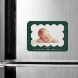 Ímã Anúncio de Nascimento em Escala Verde Florestal<br><div class="desc">Íman de anúncio de nascimento moderno com a foto do seu bebê aninhada dentro de um quadro verde de floresta com escala. Personalize o ímã de anúncio de nascimento verde da floresta adicionando o nome do seu bebê e informações adicionais em letras brancas.</div>