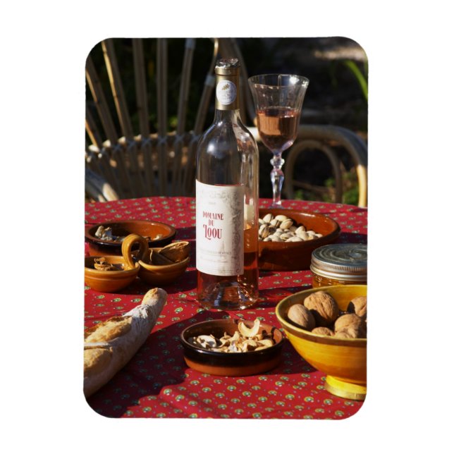 Ímã Aperitivo e aperitivos preparados: pão, azeitonas, (Vertical)