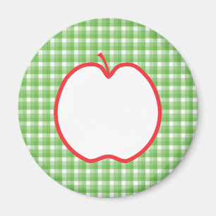 Imã Apple vermelho. Com fundo verde e branco da