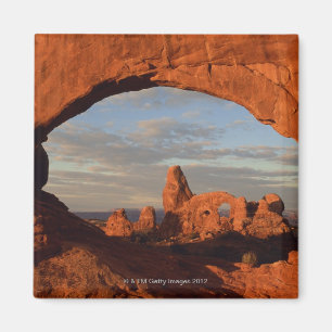 Imã Arco da torreta visto através da janela norte,