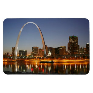 Ímã Arco St Louis Mississippi da entrada na noite