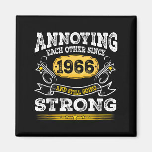 Imã Arranjando-Se Desde O Aniversário De Casamento De 