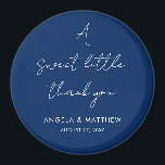 Imã Arranjo Elegante Moderno Obrigado<br><div class="desc">Compartilhe sua gratidão com um presente que eles vão amar. Nossa obrigado de casamento personalizada que você cola é a maneira perfeita de comemorar seu dia especial enquanto agradece a seus convidados por fazerem parte dele. Dê aos seus convidados um belo e prático lembrete do amor e alegria que você...</div>