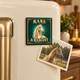 Imã Arte rara e radiante do cavalo Akhal-Teke dourado