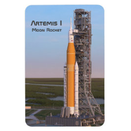 Ímã Artemis One Moon Rocket on Pad