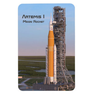 Ímã Artemis One Moon Rocket on Pad