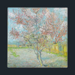 Imã Árvore de Pêssego de Flor | Vincent van Gogh<br><div class="desc">Flor da Árvore de Pêssego (1888) pelo artista poste-impressionista holandês Vincent van Gogh. Arte original é um óleo na canvas que representa uma bela paisagem de árvores rosa floridas. Use as ferramentas de design para adicionar texto personalizado ou personalizar a imagem.</div>
