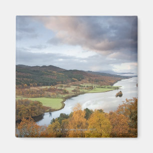 Imã Árvores do outono e Loch Faskally, Pitlochry