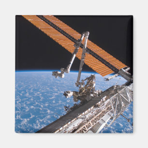 Imã As asas do painel de Canadarm2 e da disposição