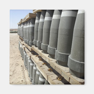 Imã As fileiras da munição são empilhadas e prepara