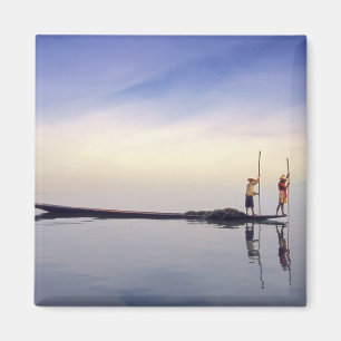 Imã Ásia, Birmânia, (Mianmar) Barco de pesca refletido