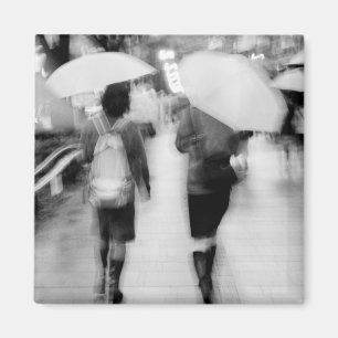 Imã Ásia, Japão, Tóquio. Mulheres jovens e guarda-chuv