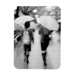 Ímã Ásia, Japão, Tóquio. Mulheres jovens e guarda-chuv