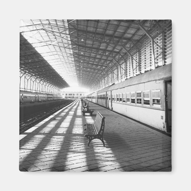Imã Assuã Egito, Interior da Estação de Trem da Barrag (Frente)