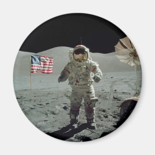 Imã Astronauta de Apollo 17 no vale de Littrow do