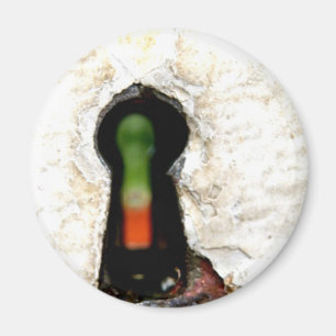 Imã através do buraco da fechadura