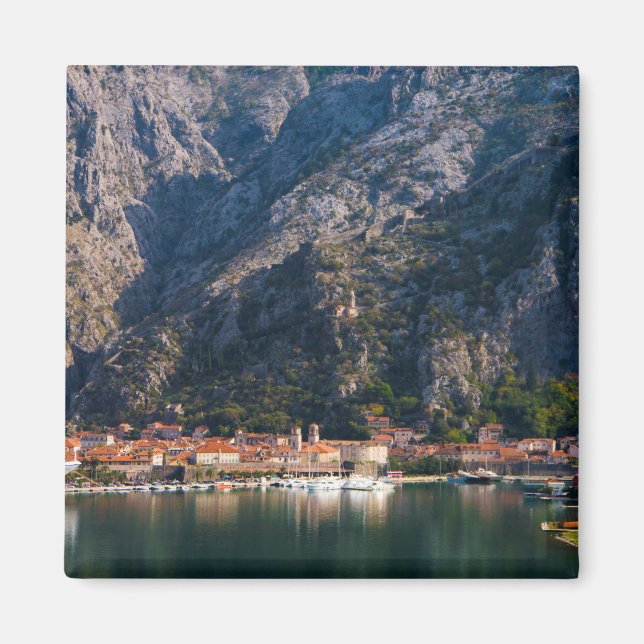 Imã Autumn View of Kotor, Montenegro (Frente)