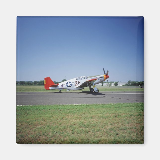 Imã avião P-51 C Tuskegee Red Tail no CAF Air (Frente)