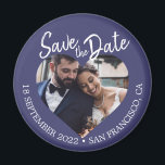 Imã Azul Marinho Foto Moderno Script Salvar a Data<br><div class="desc">Ímã de foto azul-marinho com escrita moderna para salvar a data do casamento, apresentando uma janela de foto em forma de coração, fundo azul-marinho profundo e texto em escrita manual em branco. Este design exibe sua foto de noivado ao mesmo tempo em que apresenta claramente a data e o local...</div>