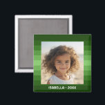 Imã Bandas Retroativas - Verde Natal - Foto Simples<br><div class="desc">Sombras de padrão de faixa verde com uma área de texto simples para um nome e data. Adicione seu instantâneo de selfie ou família favorito. Use uma foto para criar este presente de fotos pessoal e exclusivo. O plano de fundo inclui um padrão de faixa retrorreflectora com uma atualização moderna...</div>