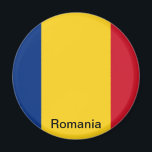 Imã Bandeira da Romênia<br><div class="desc">A bandeira nacional da Romênia (romena: Drapelul României) é um tricolor com faixas verticais: começando com o flagelo, azul, amarelo e vermelho. Tem uma relação largura-comprimento de 2:3. A Constituição da Romênia estabelece que "A bandeira da Romênia é tricolor; as cores estão dispostas verticalmente pela seguinte ordem do mastro: azul,...</div>