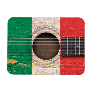 Ímã Bandeira italiana na guitarra acústica velha