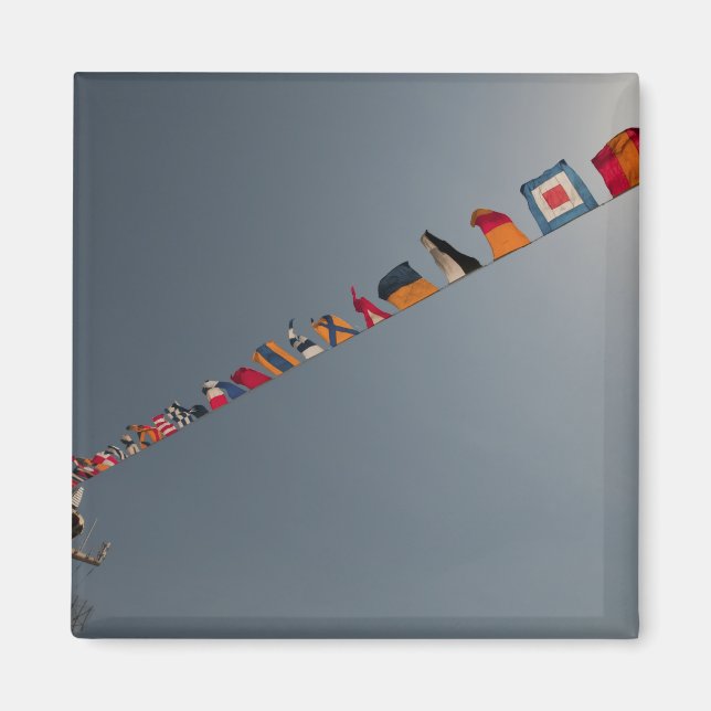 Imã Bandeiras voam sobre o convés do USS Iwo Jima (Frente)