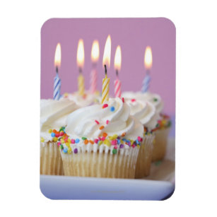 Ímã Bandeja de cupcakes de aniversário com velas