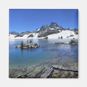 Imã Banner Peak e um Mountain Lake - Sierra Nevada