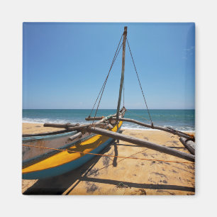 Imã Barco de pesca amarrado na praia