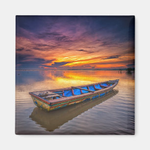 Imã Barco de pesca na praia do nascer do sol Jubakar