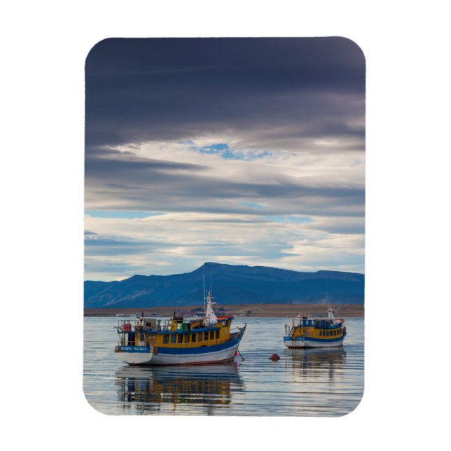 Ímã Barcos turísticos na baía Seno Ultima Esperanza (Vertical)