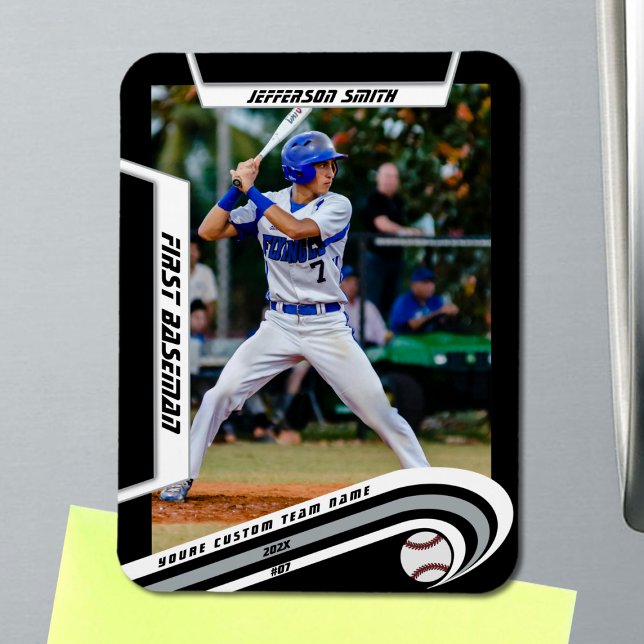 Ímã Baseball Keepsakes Livremente Preto (Baseball Player Magnet in Black with Custom Team Name and White Silver Elements)